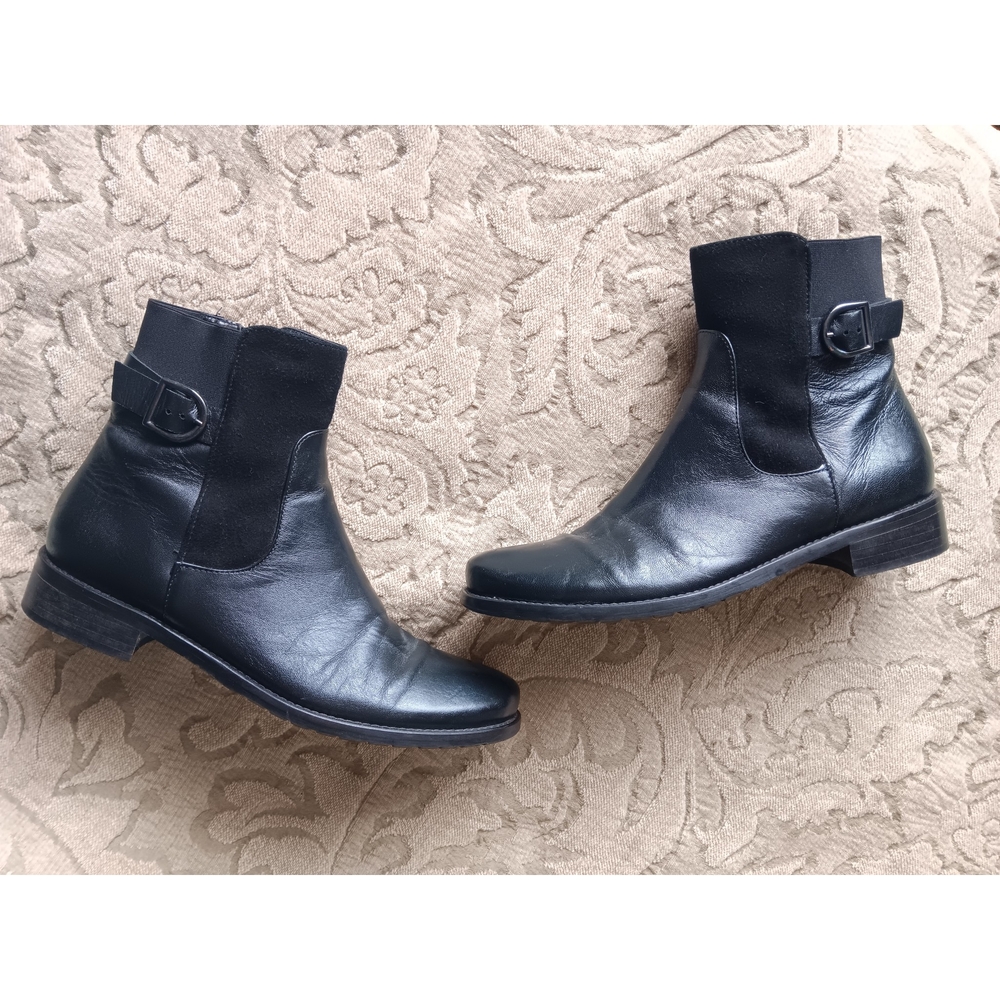 Sesto Meucci Black Leather Ankle Booties with Polished Finish